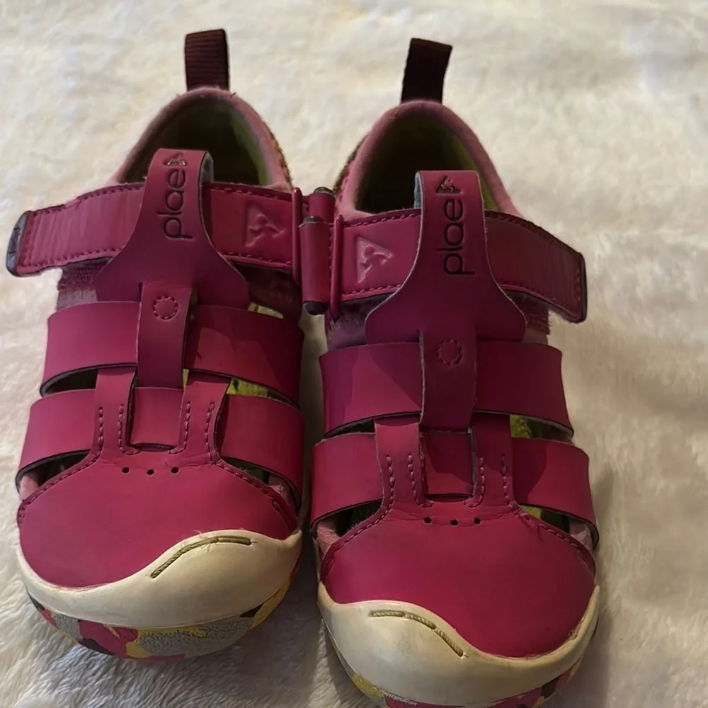 Gently Loved PLAE Sam 2.0 Kids Fuchsia Sandals